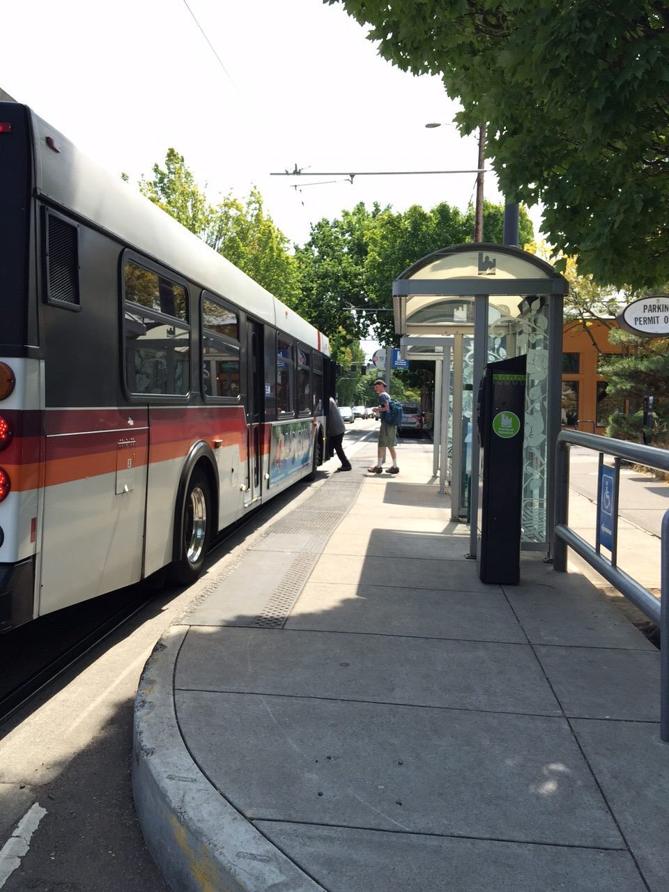 Ben-Baldwin-Shared-Bus-Streetcar-curb-extension-FS2-e1462203000673
