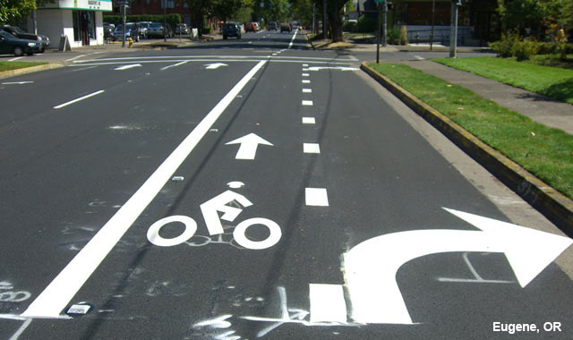 Combined Bike Lane / Turn Lane - Eugene, OR